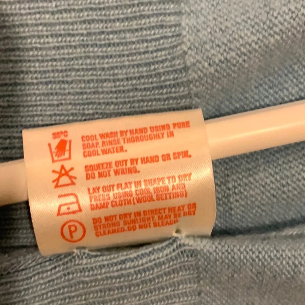 Pringle 100% Cashmere Baby Blue Women's Cardigan Sz 10 Sweater Scotland Vintage - Picture 8 of 8